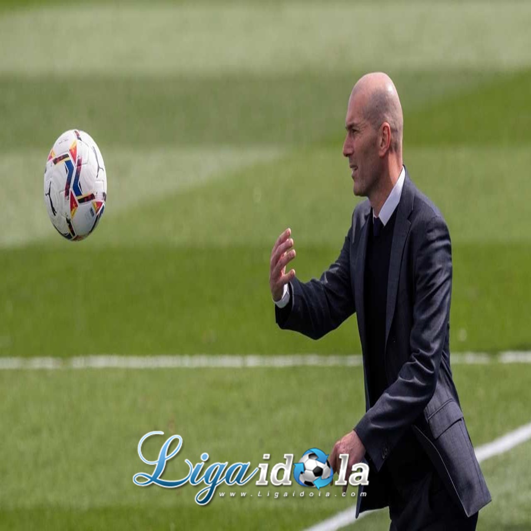 Zinedine Zidane Sudah Ungkap Alasan Tak Gantikan Enzo Maresca di Chelsea
